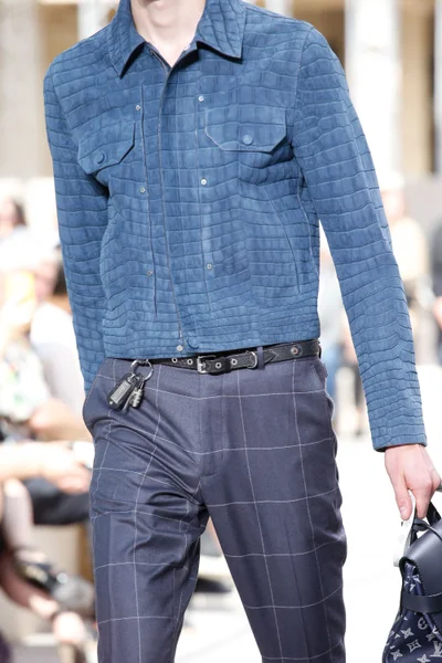 Look 11
